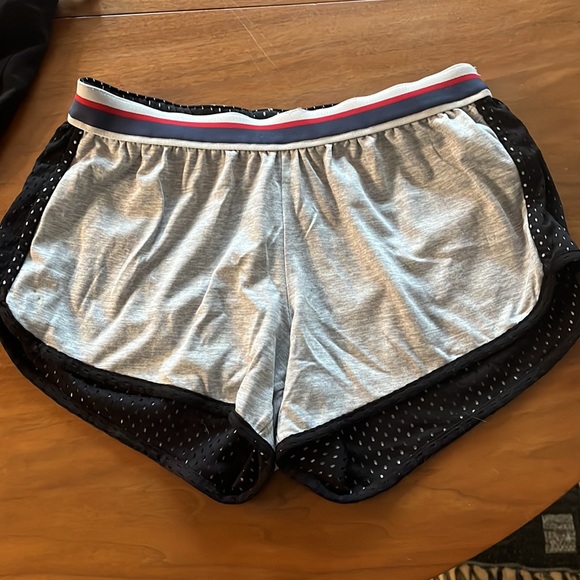 Champion Short Size small. - Picture 3 of 3